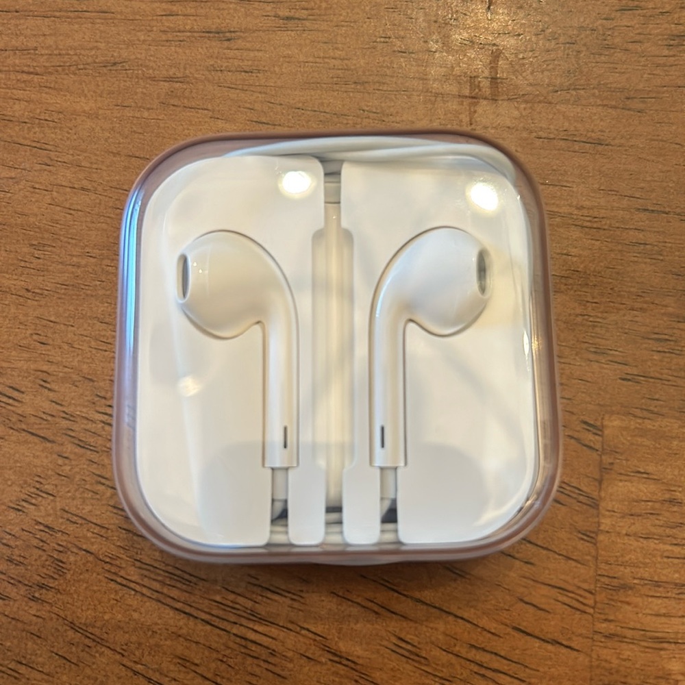 Apple Earpod Headphones Wired White Brand New